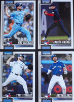 Toronto Blue Jays 2026 Topps Complete Mint Hand Collated 24 Card Team Set Featuring Vladimir Guerrero Jr and George Springer with Rookie Cards of Lazaro Estrada, Kazuma Okamoto and Trey Yesavage Plus