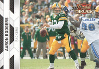 2010 Panini Threads Football Series 150 Card Basic Set with Brett Favre, Peyton Manning, Tom Brady and Aaron Rodgers Plus