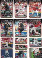 Cincinnati Reds 2024 Topps Complete 25 Card Team Set featuring a Rookie Card of Elly De La Cruz
