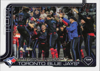 Toronto Blue Jays 2025 Topps Complete Mint Hand Collated 25 Card Team Set Featuring George Springer, Vladimir Guerrero Jr and Bo Bichette with 8 ROOKIE Cards including Luis De Los Santos, Orelvis Martinez and Jake Bloss Plus
