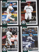Seattle Mariners 2026 Topps Complete Mint 21 Card Hand Collated Team Set Featuring Cal Raleigh and Julio Rodríguez with Rookie Cards of Cole Young and Blas Castaño Plus
