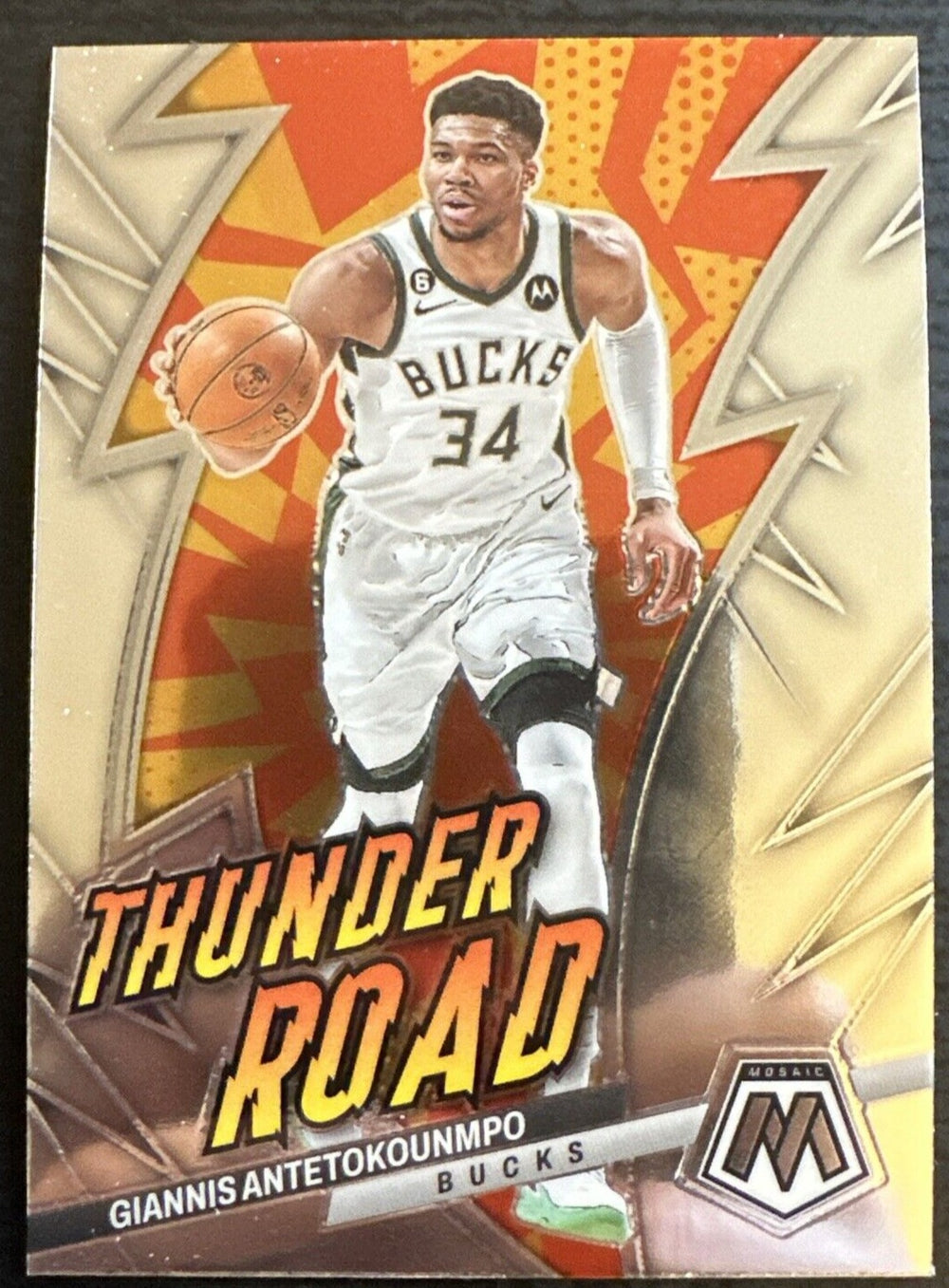 Giannis Antetokounmpo 2022 2023 Panini Mosaic Thunder Road Series