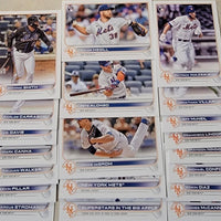 New York Mets 2022 Topps Complete Mint Hand Collated 20 Card Team Set Featuring Pete Alonso and Jacob deGrom Plus Rookie Cards and Others
