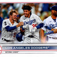 Los Angeles Dodgers 2022 Topps Complete Mint Hand Collated 22 Card Team Set Featuring Mookie Betts and Clayton Kershaw Plus Rookie Cards and Others